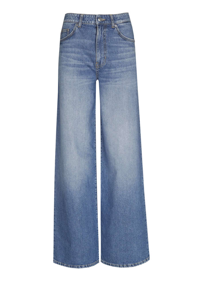 Široké nohavice, vysoký pas. Trendy džíny pro vysokou postavu v podání značky C&A. (798 Kč)