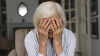 Karla (72): Hlídání vnuků mě psychicky vyčerpalo. Po jejich odjezdu jsem navíc zjistila, že mi zmizely peníze 