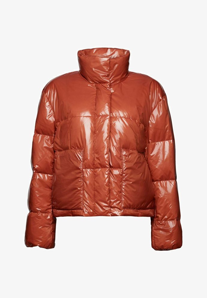 Péřová lesklá bunda Esprit, 5 699 Kč