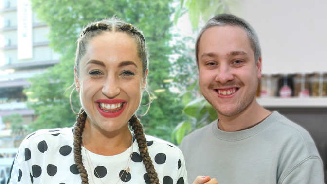 Nevšední vztah kuchařky Kamu a jejího bratra Adama: O sedm let starší sestra mu v dětství nahradila chybějícího tátu