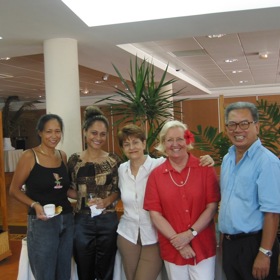 Michèle Boiron se setkává s lékárníky po celém světě, zavítala také na Tahiti.