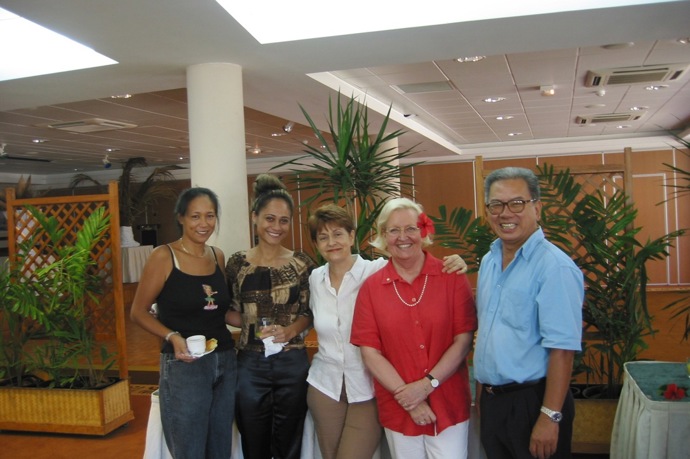 Michèle Boiron se setkává s lékárníky po celém světě, zavítala také na Tahiti.