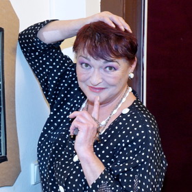 Valerie Zawadská si doma dělá wellness z olivového oleje a soli.