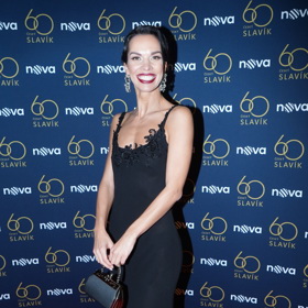 Loňské vyhlášení slavíků Radka Pavlovčinová absolvovala s širokým úsměvem v jednoduchých černý šatech s krajkou v dekoltu.