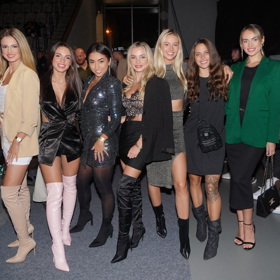 MMA fanynky to s oblibou vysokých kozaček myslí vážně.