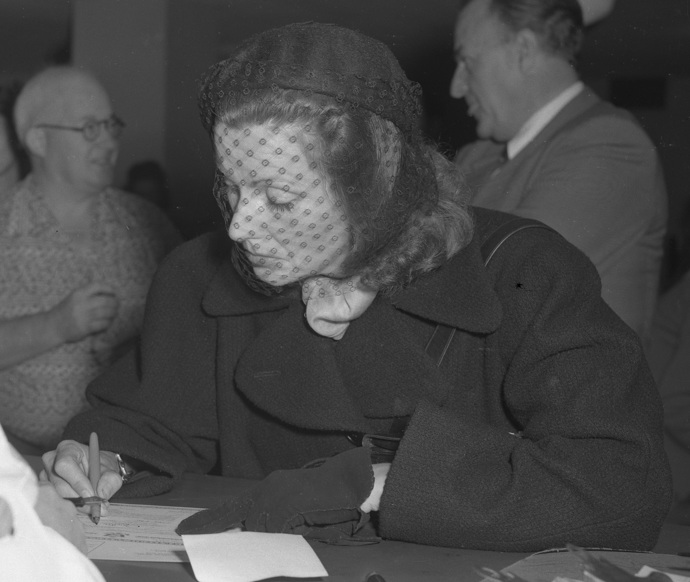 "Nerada hovořím s lidmi, protože se nedokáži uspokojivě vyjadřovat. Nikdy neříkám věci, které mám na mysli."