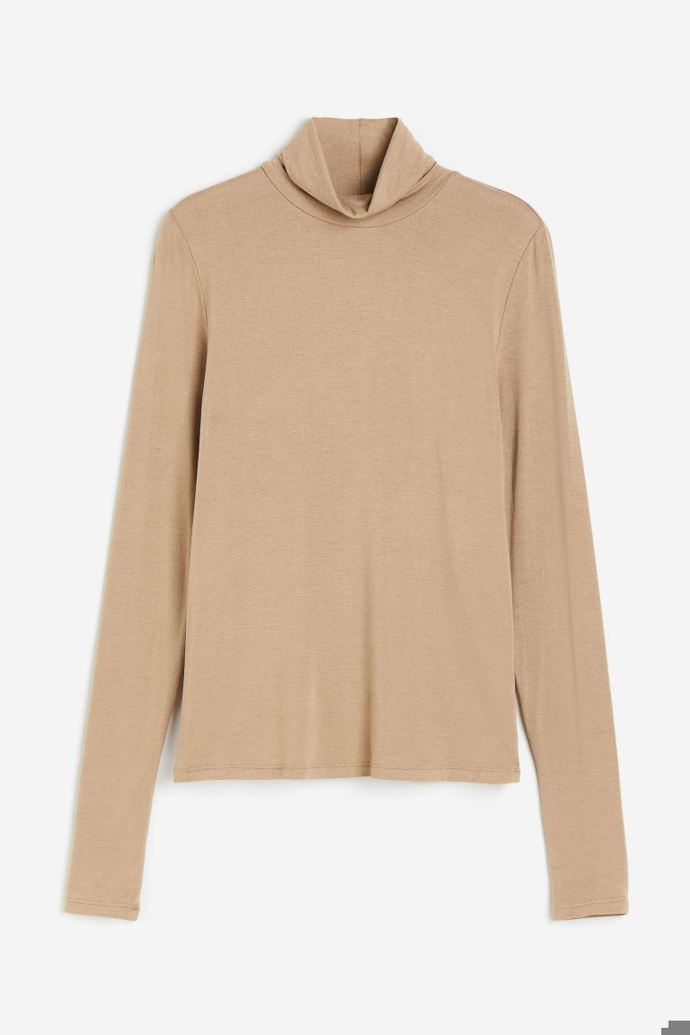 Tenký rolákový basic top s rukávy. (H&M, 299 Kč)
