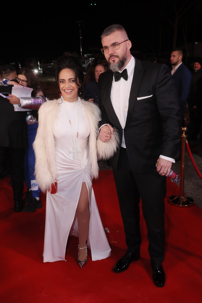 Duo Poner obléklo také zpěvaččina partnera Radka Filipiho. Oba spolu náramně ladili.