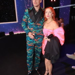 Vojtěch Dyk aTatiana Dyková v outfitech, které dohromady sladil stylista Dušan Chrástek.