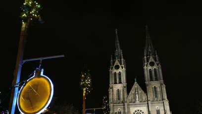 FOTO: Na vánočních trzích na Míráku se pěkně plácnete přes kapsu.