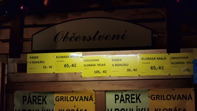 FOTO: Rychlého občerstvení je na vánočních trzích velký výběr.