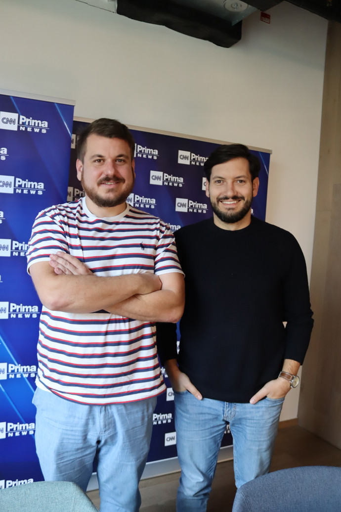 Václav Janata (vpravo) a Jakub Kvasnička (vlevo) připravují videopodcast Hlasy zločinu.