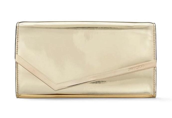 Luxusní zlaté psaníčko podtrhne slavnostní příležitost. (Jimmy Choo, 12 690 Kč)