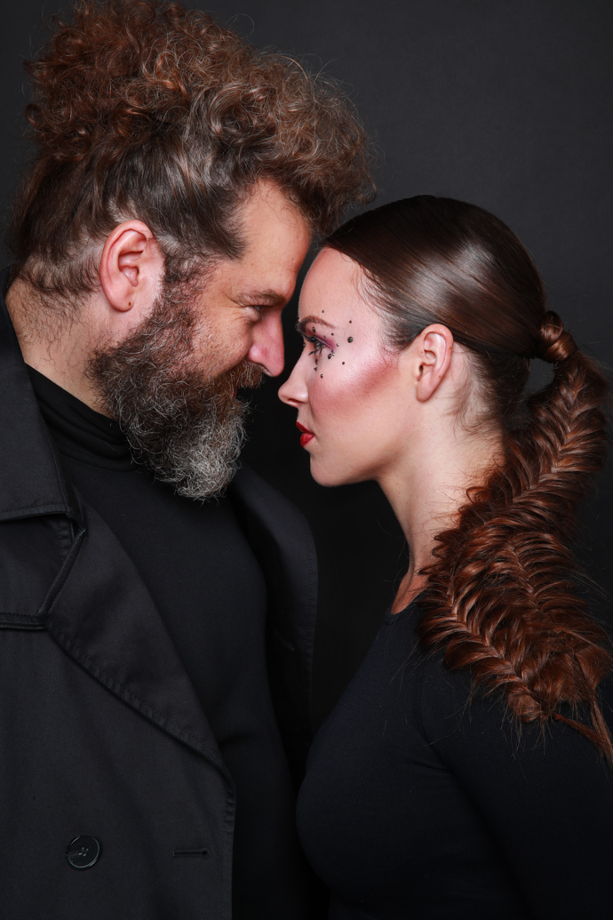 Josef Maršálek a Adriana Mašková zapózovali pro kadeřnictví, které Josef dlouhodobě navštěvuje.