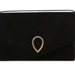 Nově měla Kate naopak černou semišovou kabelku z dílny Jennifer Chamandi za 20 tisíc korun...