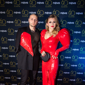 Oba byli dokonale sladění a Sharlotu Blakk v latexové róbě od návrhářky Debbie Brown rozhodně nešlo přehlédnout.