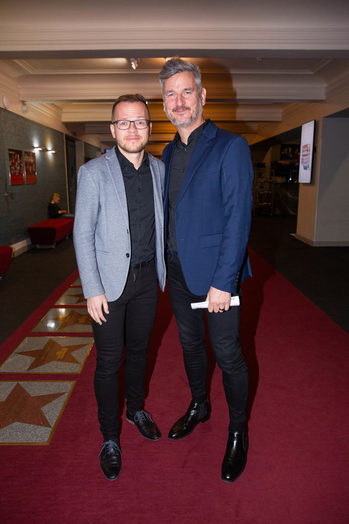 Lumír Olšovský a Pavel Bár oblékli na premiéru černé košile a slušivá saka.