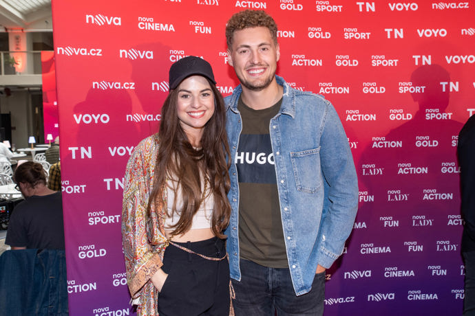 Betty už byla jednou vdaná a trápily ji nepravdivé články o tom, že se rozvedla kvůli Vojtovi.