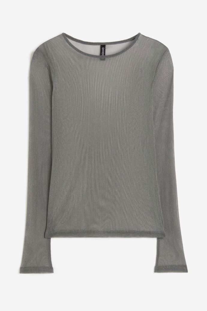 Transparentní top s dlouhými rukávy může být základním kouskem vašeho šatníku. (H&M, 229 Kč)