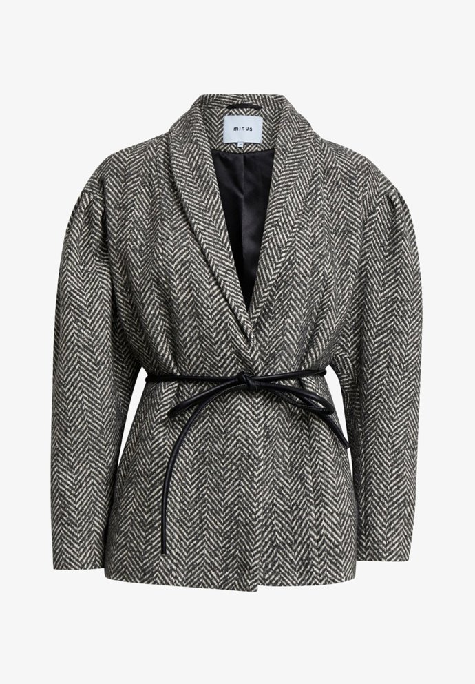 Tvídové sako s koženou tkaničkou v pase, Minus, 2 820 Kč