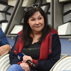 Sama samozřejmě tvrdí, že je zdravá a v pořádku, za pití za volantem byla nedávno ale pravomocně odsouzená a má za sebou i další eskapády.