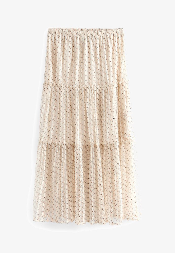 Skládané volány zatočí s přílišnou průhledností. (Next, 2 800 Kč)