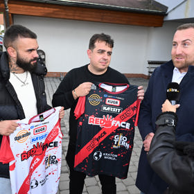 Organizace Red Face se těší z úspěchu. Do vedení organizace nedávno přibyl nový člen – majitel Karsit Group, bývalý sponzor Karlose Vémoly Vít Kaiser. 