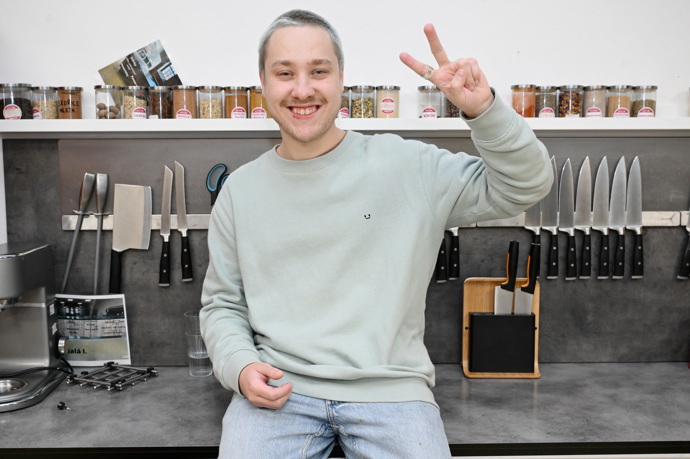 Adam Rundus je v dobré náladě a těší ho zájem diváků o pořad MasterChef.