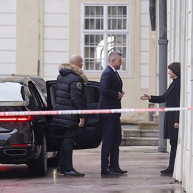 Nedávno tu žehlil rozpačitou návštěvu Roberta Fica.