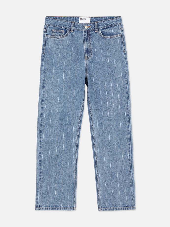 Džíny s rovnými nohavicemi z kolekce Rita Ora pro značku Primark skvěle padnou ženám plnějších tvarů i majitelkám figury s ideálními křivkami. (720 Kč) 