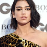 Dua se proslavila jako tmavovláska s mikádem. 