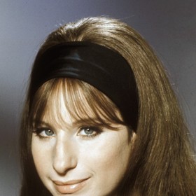 Barbra Streisand je jedním z mála umělců, kteří získali ceny Tony, Emmy, Grammy i Oscara. 