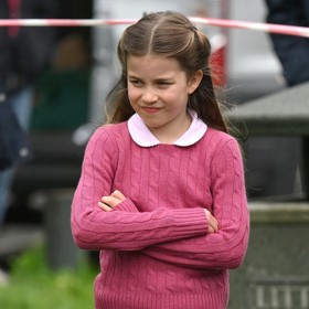 I když mnozí upozorňují na Charlottinu výraznou podobu se zesnulou královnou Alžbětou II., prababičkou z tátovy strany, princezna zdědila také krásu po mamince a babičce z máminy strany.