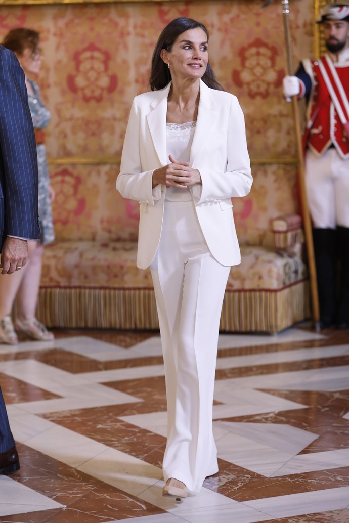 Nosí ho i její maminka, královna Letizia. V modelu od Caroliny Herrery a topu s krajkovým lemem se blýskla na červnové akci Nadace princezny asturské.