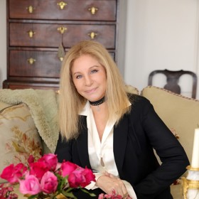 Zpěvačka a herečka Barbra Streisand letos oslavila 81. narozeniny a chystá se vydat svoje paměti. V nich mimo jiné vzpomíná na to, jaké trable zažila se svým výrazným nosem.