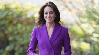 Kate Middleton vynesla kostým v barvě zimy 2023: Víme, co dalšího říká jeho fialovou barvou