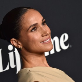 Z Meghanina královského pelu zbyly jen trosky. Vévodkyně ze Sussexu víc než důstojnou členku královské rodiny připomínala snaživou hvězdičku toužící po pozornosti médií.