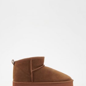 Klasicky hnědá varianta z pravé kůže. (Reserved, 999 Kč)