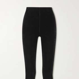 Legíny, které si vybrala, nabízí značka Saint Laurent za 16 700 Kč.