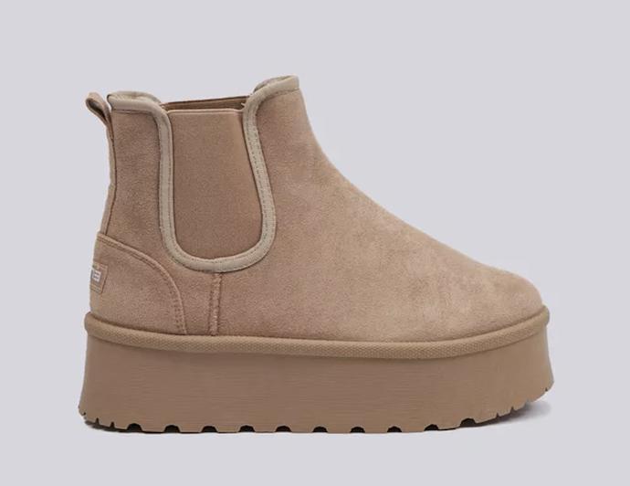 Vysoká platforma, další z módních prvků válenek současnosti. (Sam 73, 1 300 Kč)