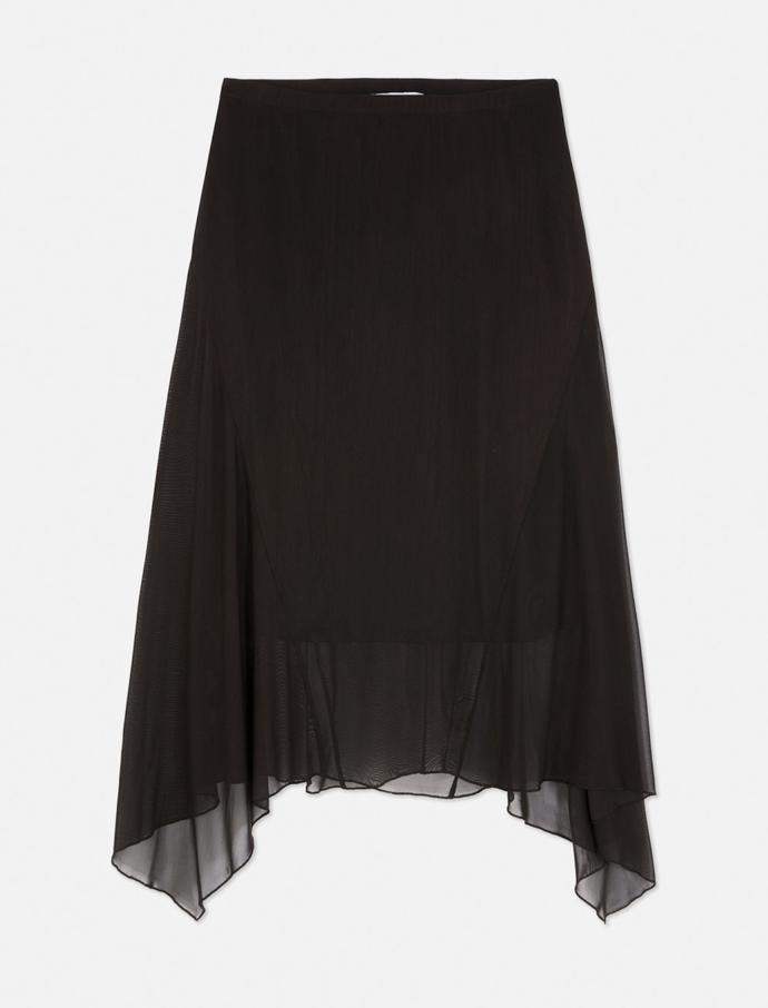 Sukně s podšívkou nedává svůj průhledný charakter tolik najevo. Ale také funguje. (Primark, 310 Kč)