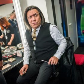 Richard Genzer měl ve StarDance vlasy do hladka vyžehlené.