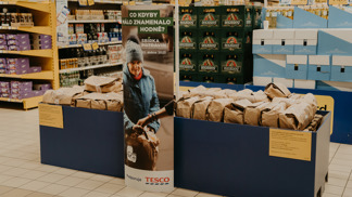 V podzimní Sbírce potravin Tesco nabídne slevu 5 % na celý nákup jako poděkování za štědrost
