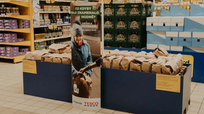 V podzimní Sbírce potravin Tesco nabídne slevu 5 % na celý nákup jako poděkování za štědrost