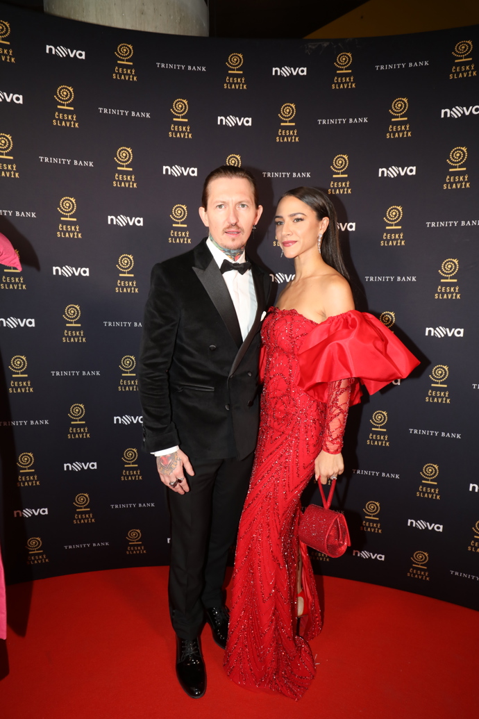 Zpěvačka a herečka dorazila po boku partnera Přemka Forejta.