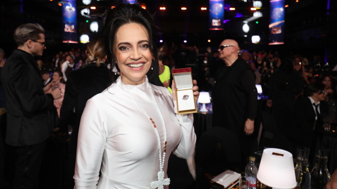 Tajemství šatů stříbrné slavice Lucie Bílé: Změnila  životní barvu, vsadila na pohodlí a osobní šperk s příběhem