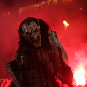 Některé masky člověk dlouho z paměti nevymaže.