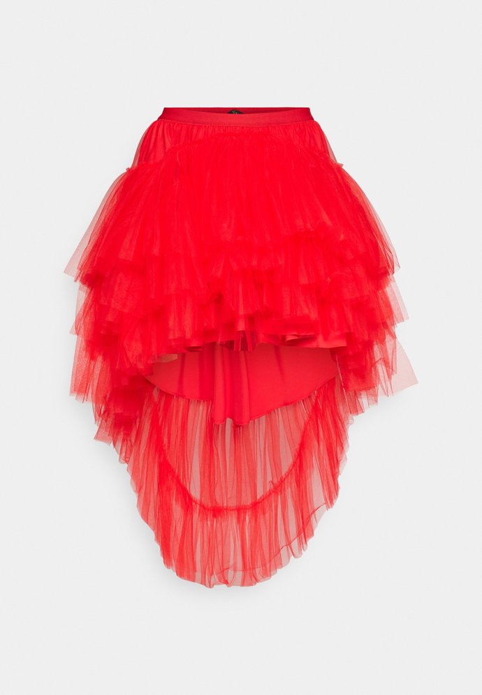 Pokud toužíte po pozornosti, vyberte extravagantní kousek ve výrazném tónu. (Twinset, 5 800 Kč)