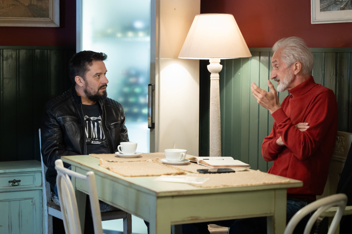 Mára má plnou hlavu Karly a neumí si s tím sám poradit. Proto si po delší době domluví setkání s terapeutem Reindlem.