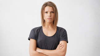 Laura (28): Přítel trvá na tom, abych se neholila. Já ale nechci být ve svém věku za zanedbanou lesanu